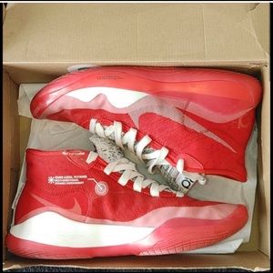 KD 12 university red